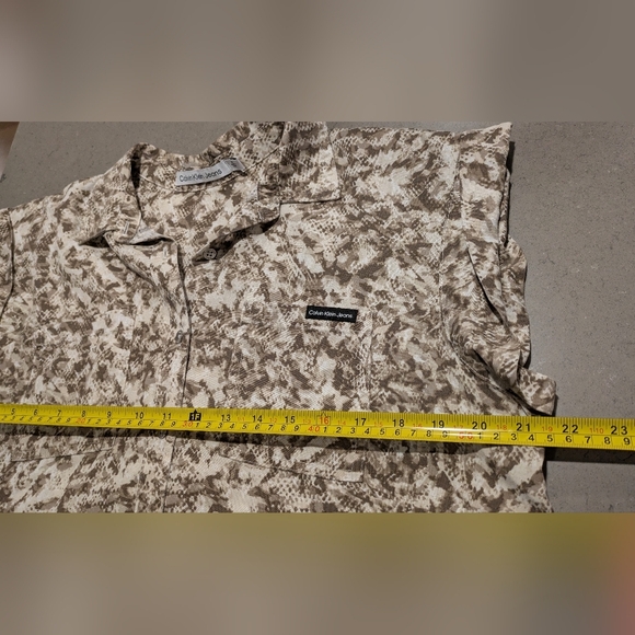 Calvin Klein Women Trendy Petite Printed Cuffed-Sleeve Button Up Top Brown Sz PM - Picture 8 of 11